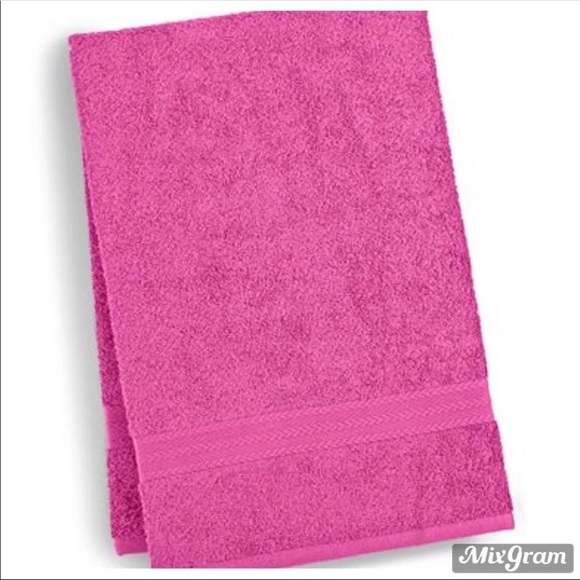 NWT Tommy Hilfiger Bath Towel - Picture 1 of 6